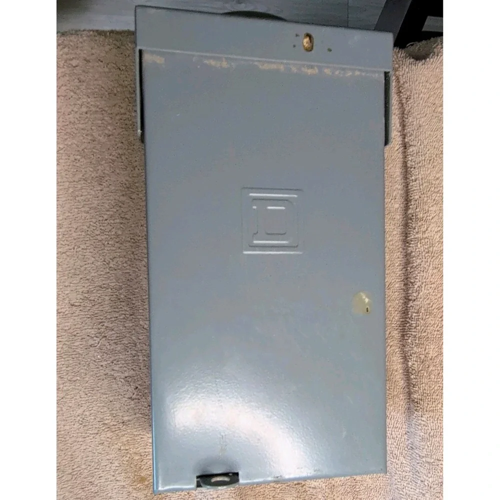 Square D Homeline Load Center HOM2-4L70RB 70A 120/240V AC 4-Circuit Indoor